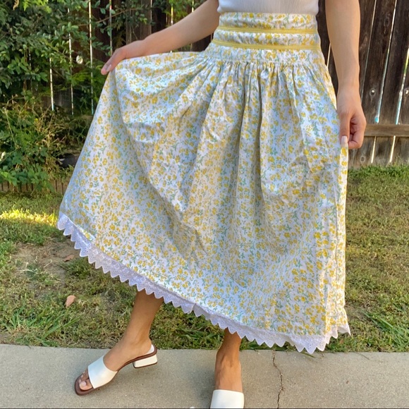 🚫SOLD🚫 Vintage Yellow Floral Prairie Skirt 🌼 - Picture 3 of 4